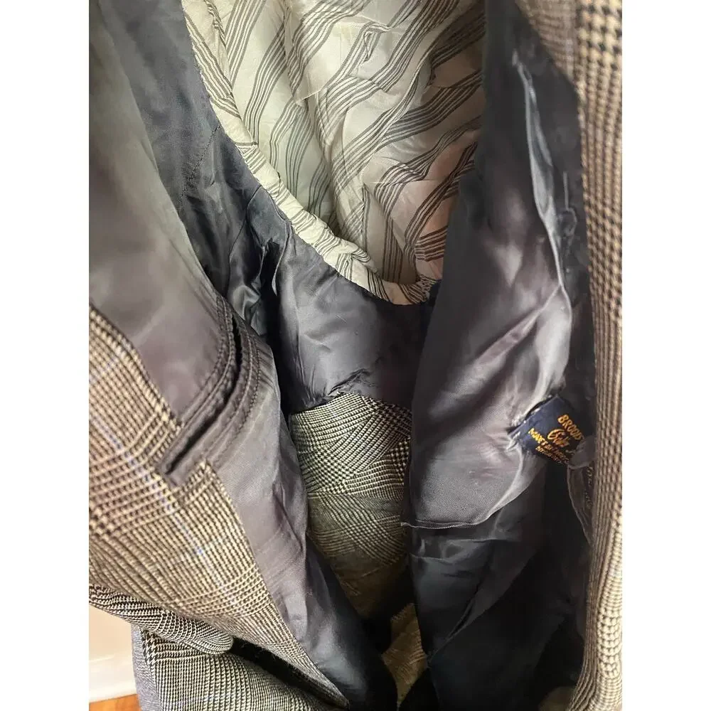 1990s 44 R Brooks Brothers Golden Fleece Black White Blue Glen Plaid Wool Suit